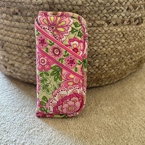 Vera Bradley eye glass case. Great condition. Smoke free home.